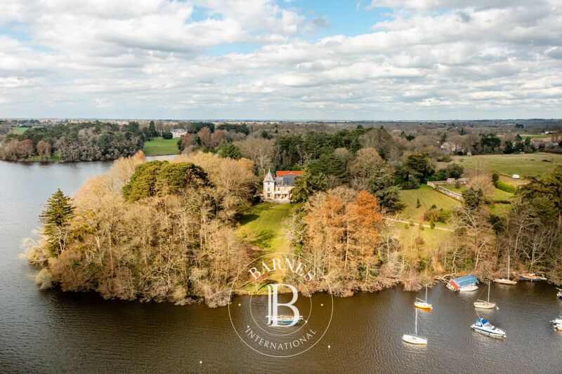AUX PORTES DE NANTES - Propriété unique face à l'Erdre