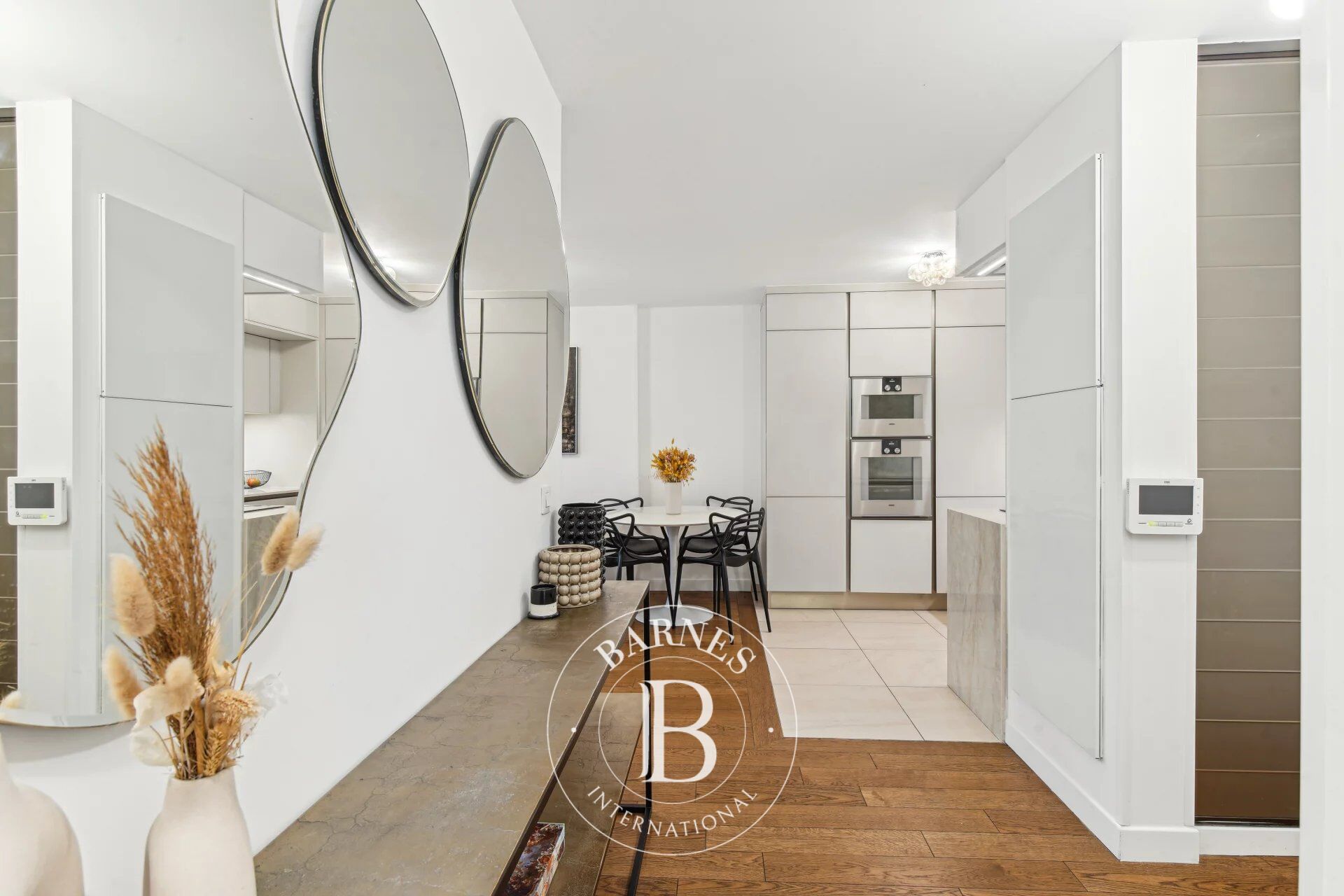 Versailles - Modern residence (2019) - 3 bedrooms and 27m² (88.5 sq ft) terrace - picture 3