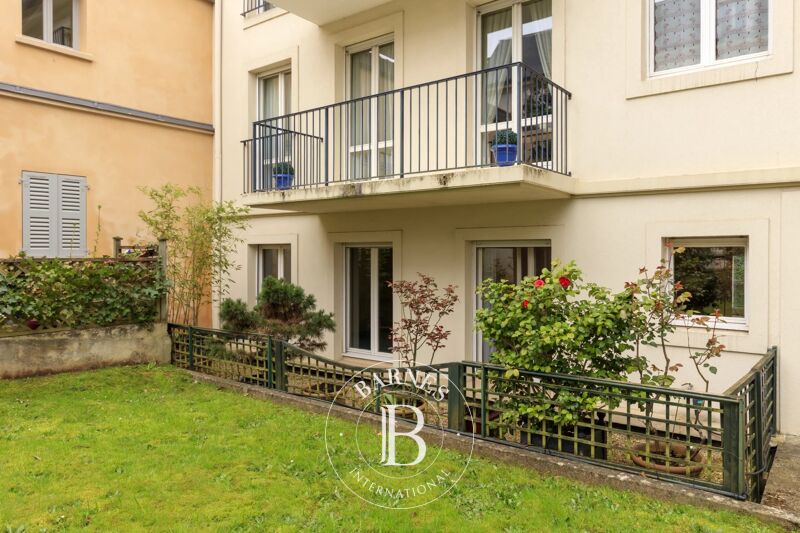 127m² (1,367 sq ft) APARTMENT - 3 BEDROOMS - BALCONY - LIFT - 2 PARKING SPACES - 4 CELLARS