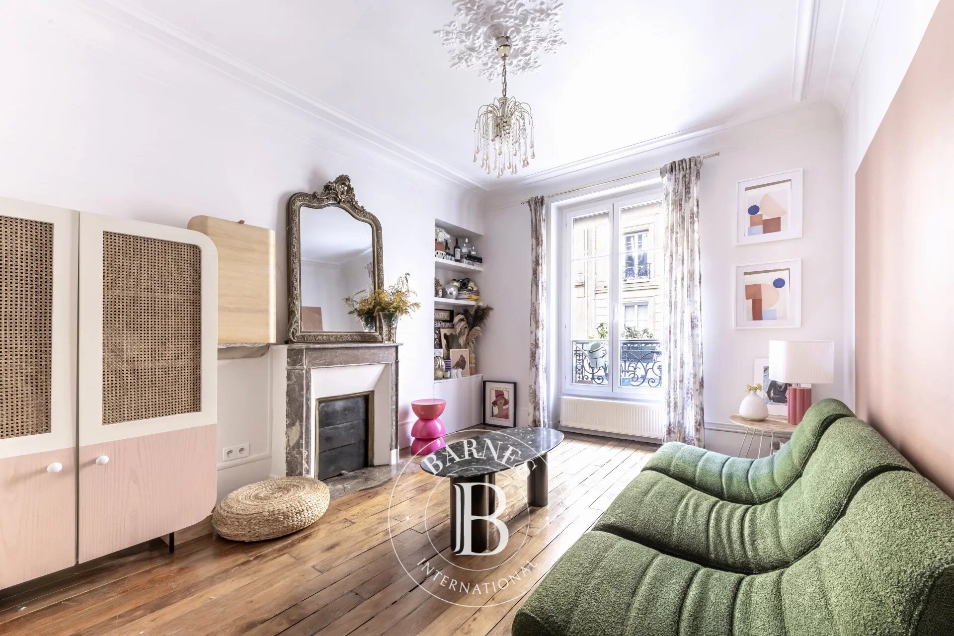 PARIS 18 - 18TH ARRONDISSEMENT TOWN HALL - 1 BEDROOM - LIFT - PERIOD CHARM - SOUTH-FACING - picture 1