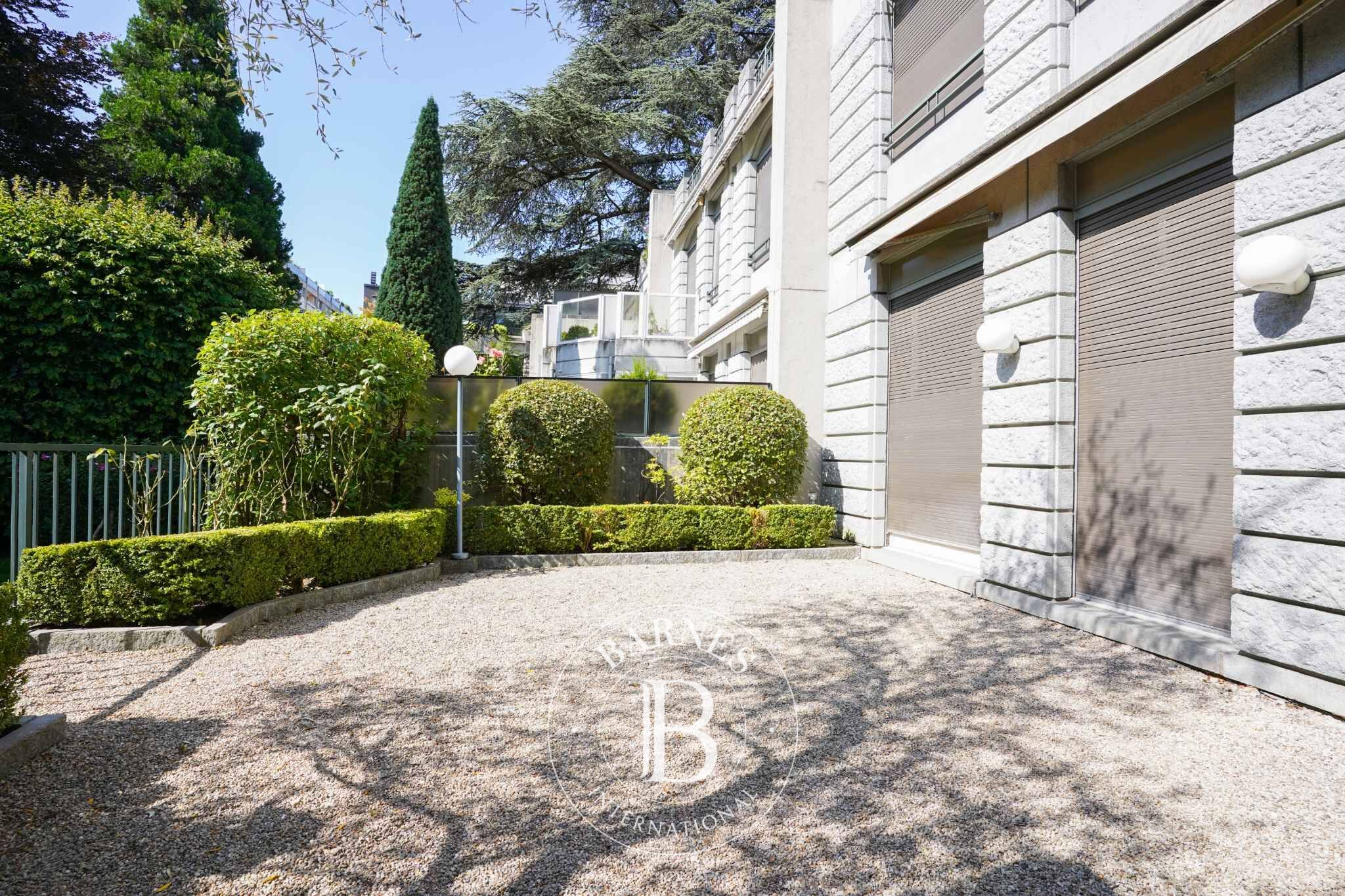 Beautiful Private Mansion in Champel - picture 3