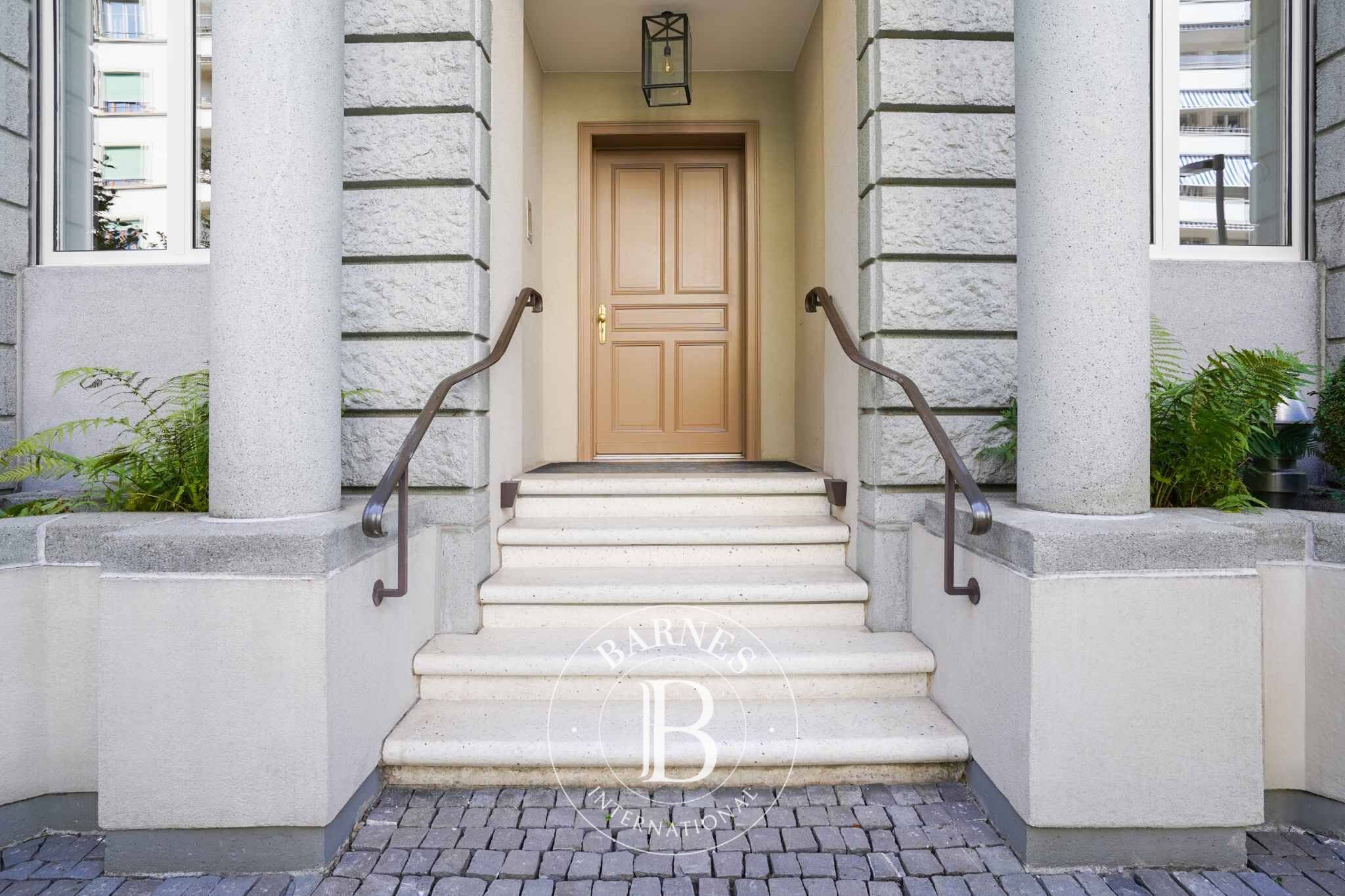 Beautiful Private Mansion in Champel - picture 2