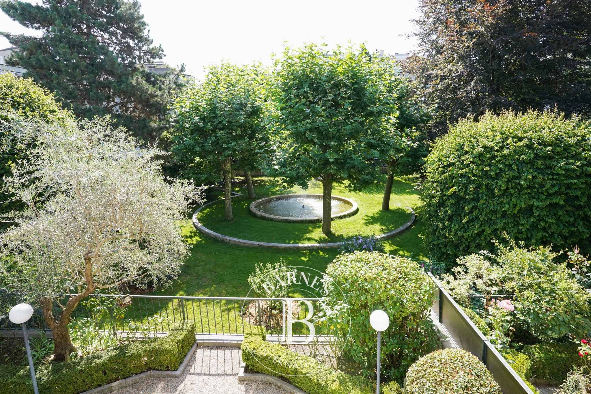 Beautiful Private Mansion in Champel - picture 1