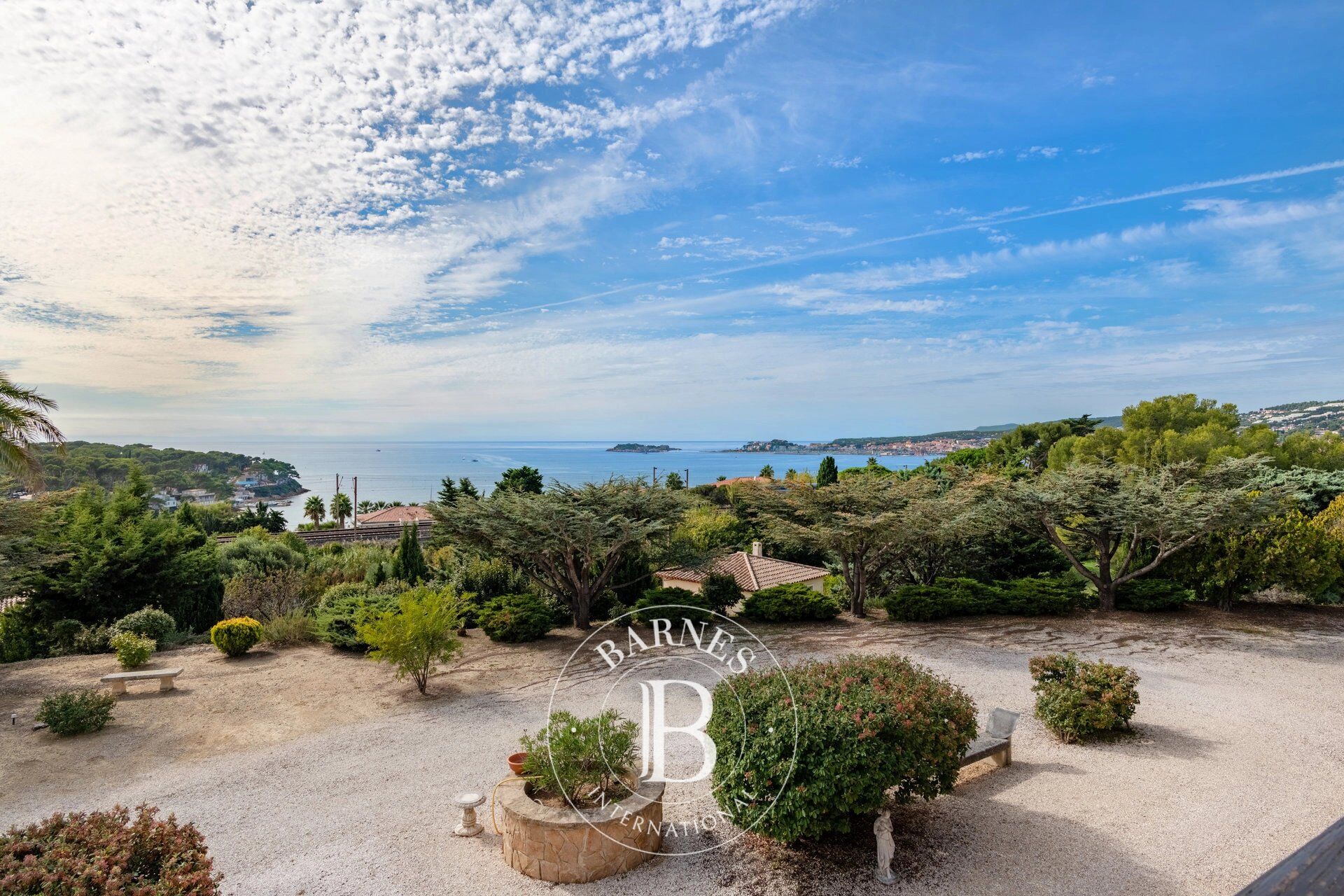 For sale - Sanary - villa overlooking the sea - near the beach - picture 1