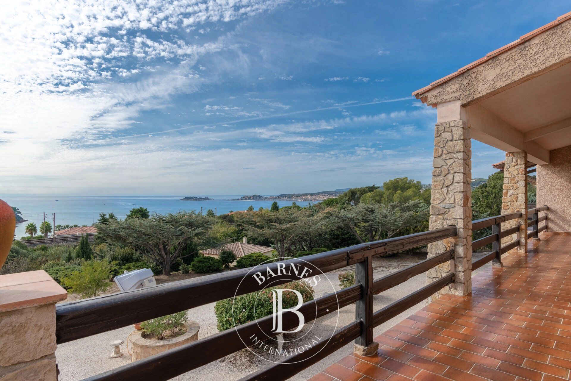 For sale - Sanary - villa overlooking the sea - near the beach - picture 3