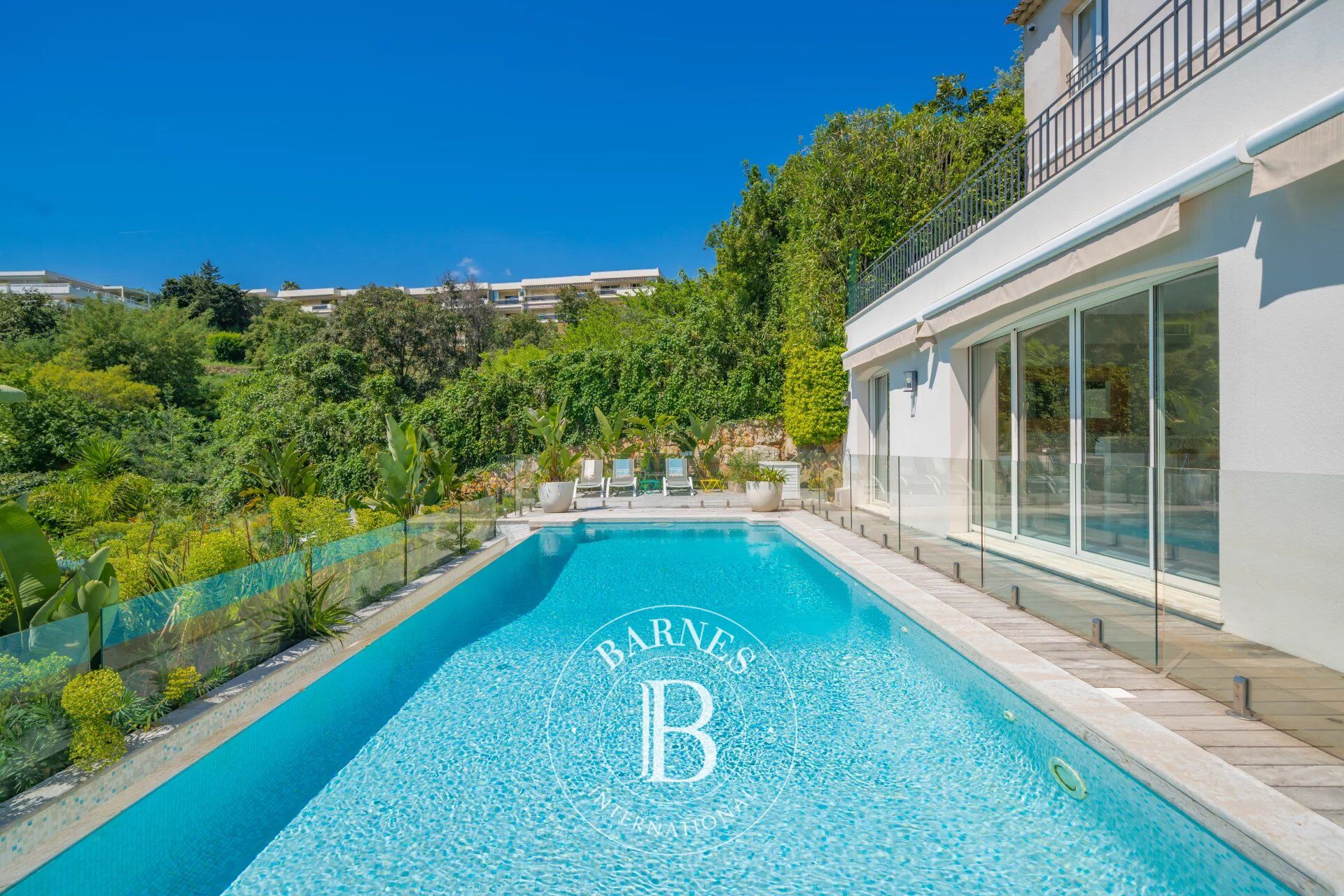 EXCLUSIVITÉ CANNES - VILLA NÉO PROVENÇALE - APERÇU MER - picture 2