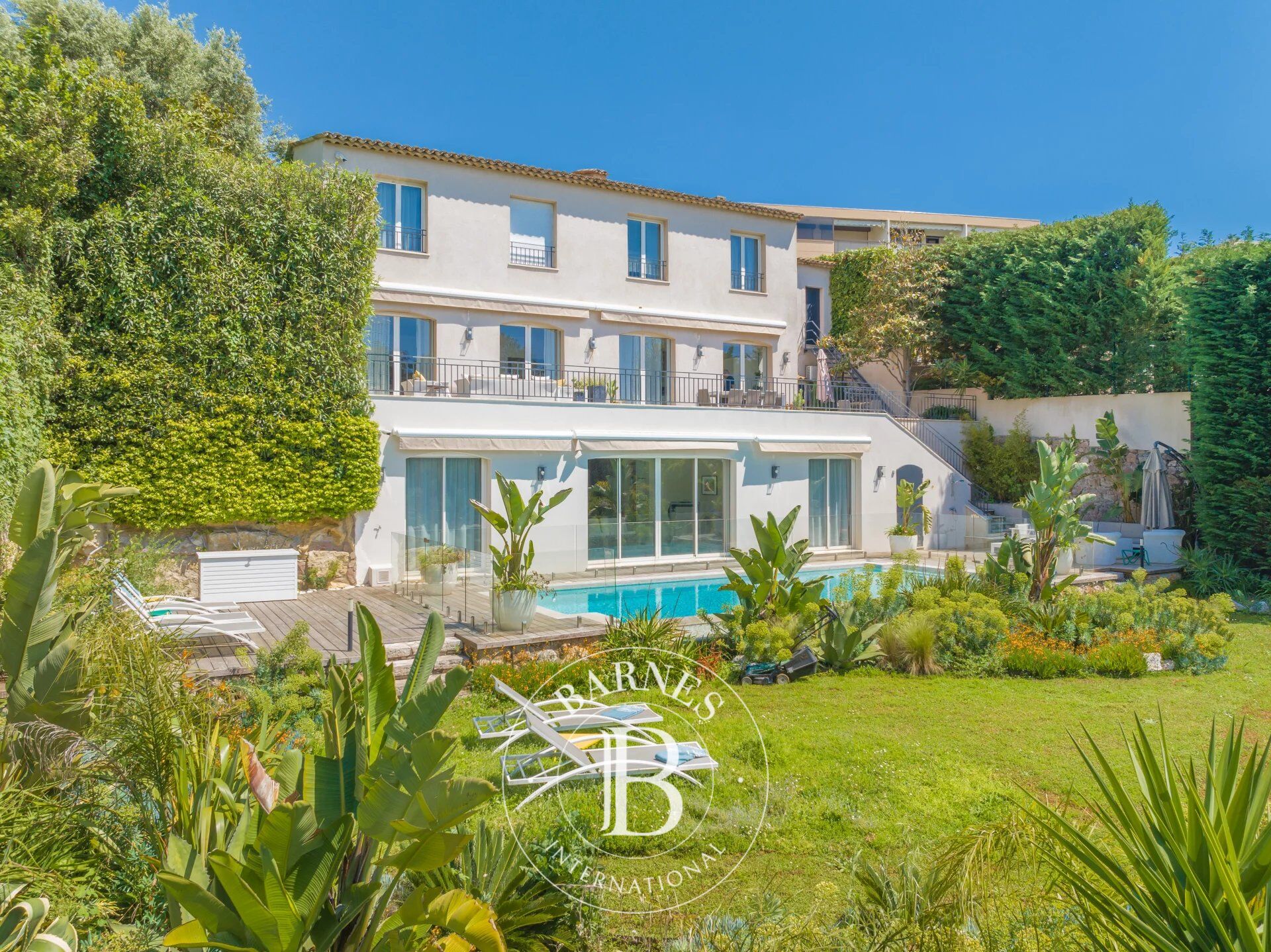 EXCLUSIVITÉ CANNES - VILLA NÉO PROVENÇALE - APERÇU MER - picture 1