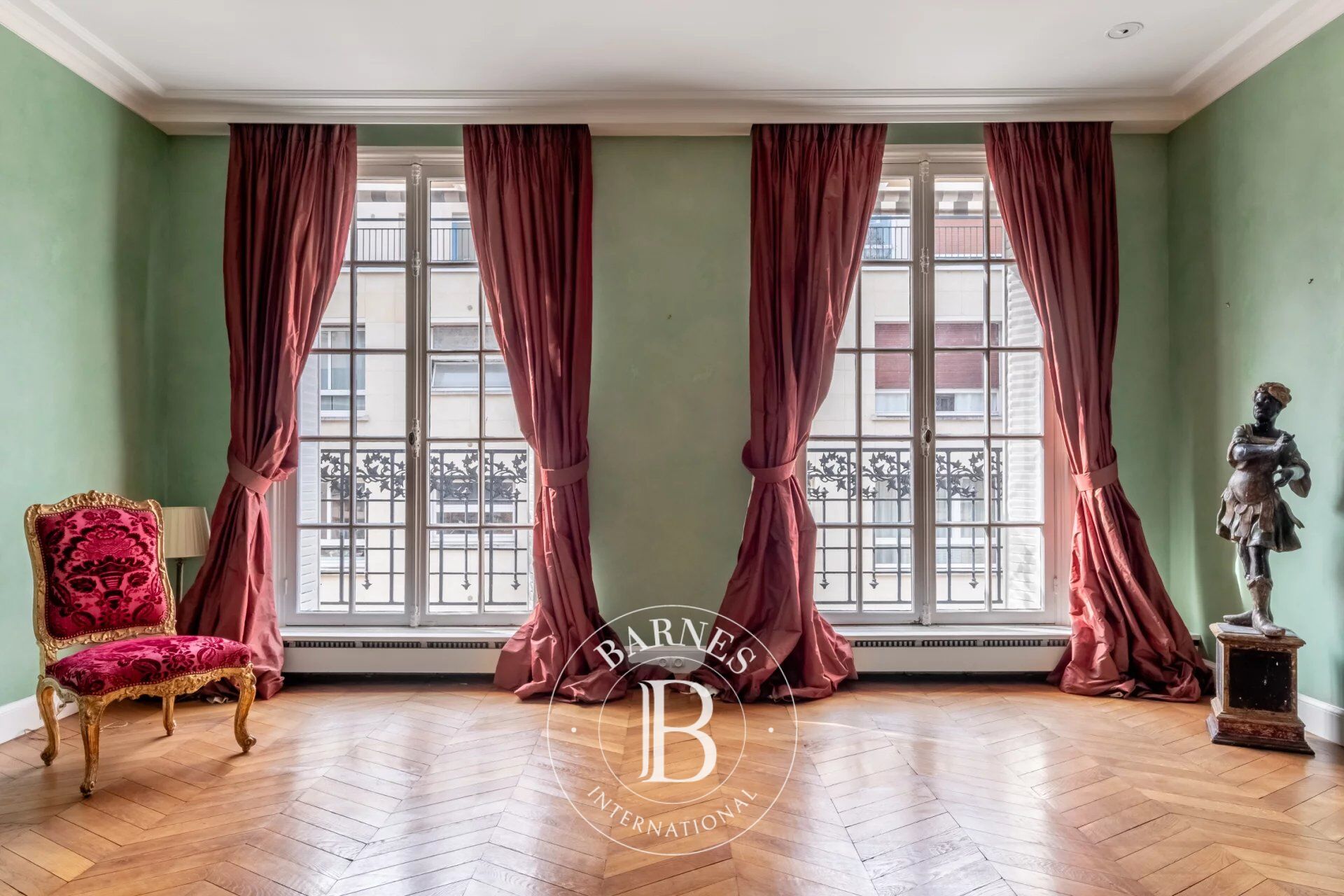 Paris 6 - Cherche Midi - St Placide - 147m² (1,582 sq ft) - Upper floor - 2/3 bedrooms - maid’s room - to renovate - picture 3