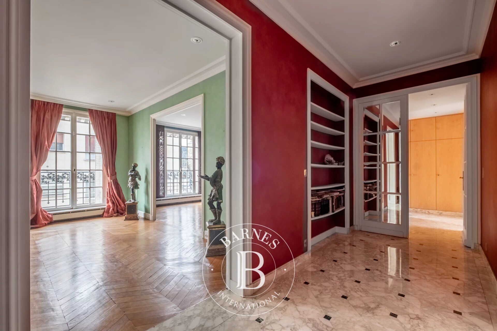 Paris 6 - Cherche Midi - St Placide - 147m² (1,582 sq ft) - Upper floor - 2/3 bedrooms - maid’s room - to renovate - picture 1