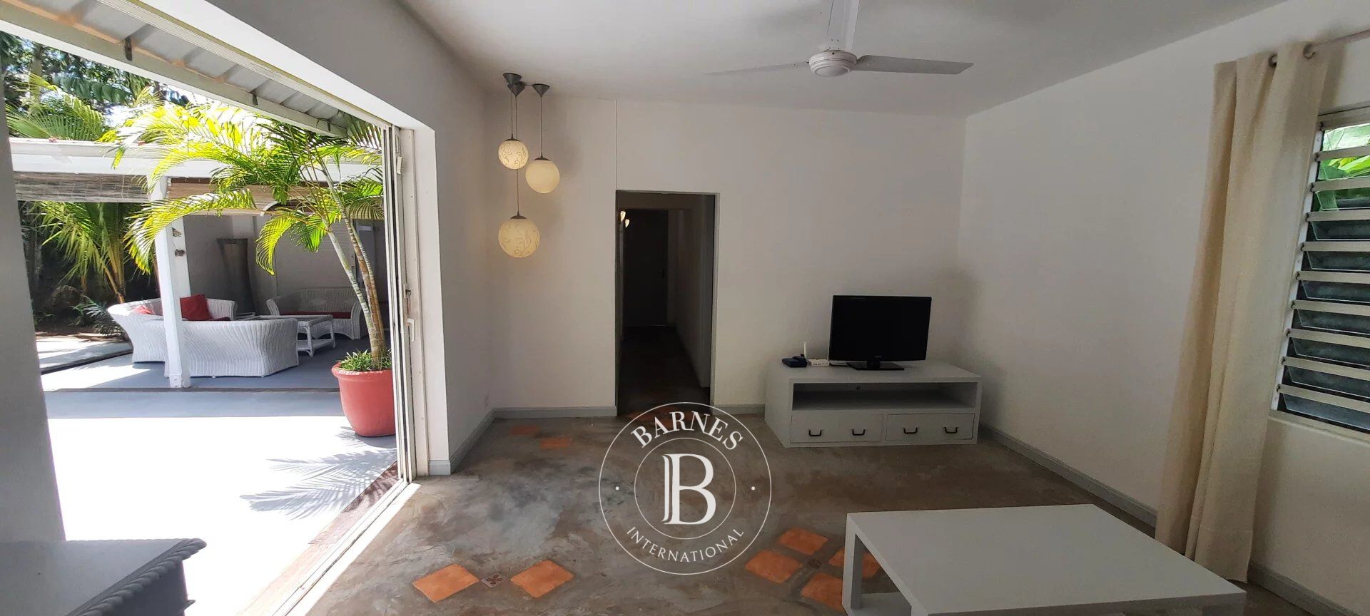 POINTE AUX CANONNIERS – Villa with Garden and Pool – 3 Bedrooms - picture 2