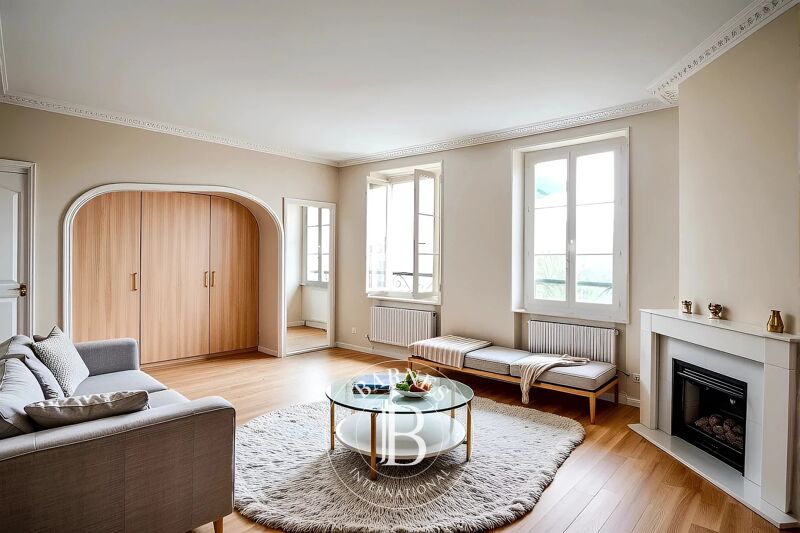 BIARRITZ, CENTRE-VILLE, APPARTEMENT TRAVERSANT À RÉNOVER