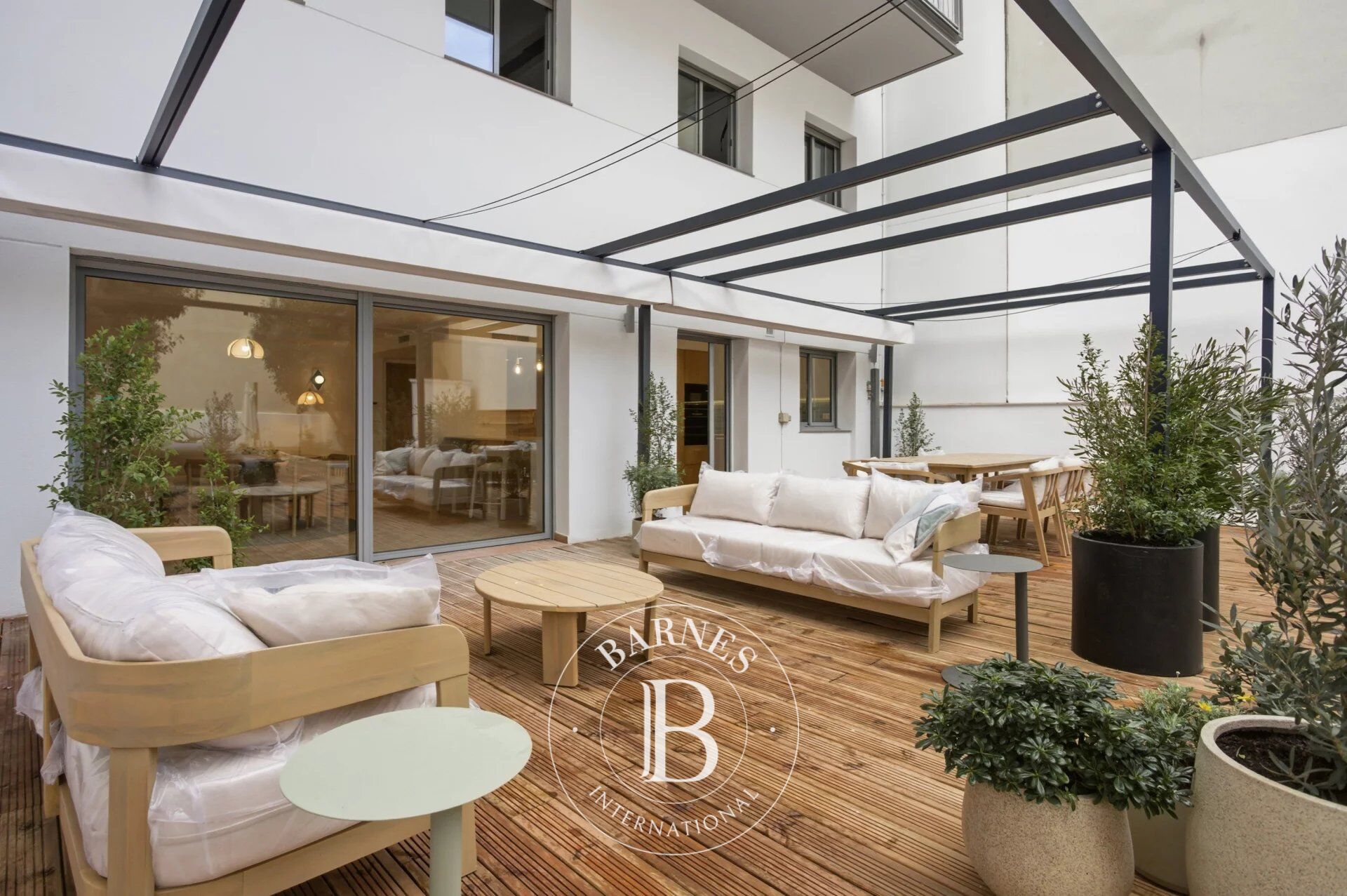 Exclusivo Dúplex en Planta Baja con Jardín Privado en Zona Prime de Barcelona - picture 2