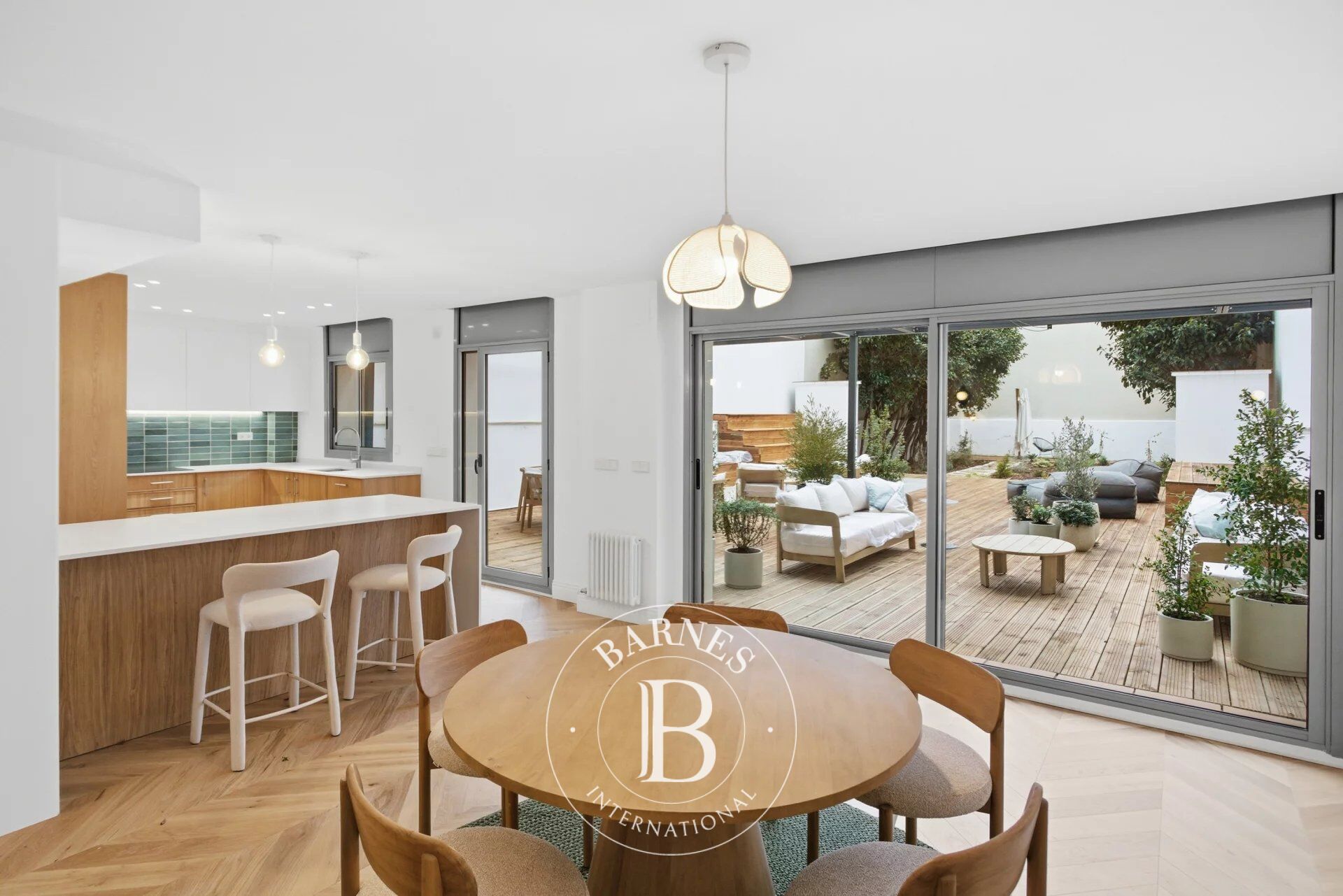 Exclusivo Dúplex en Planta Baja con Jardín Privado en Zona Prime de Barcelona - picture 1