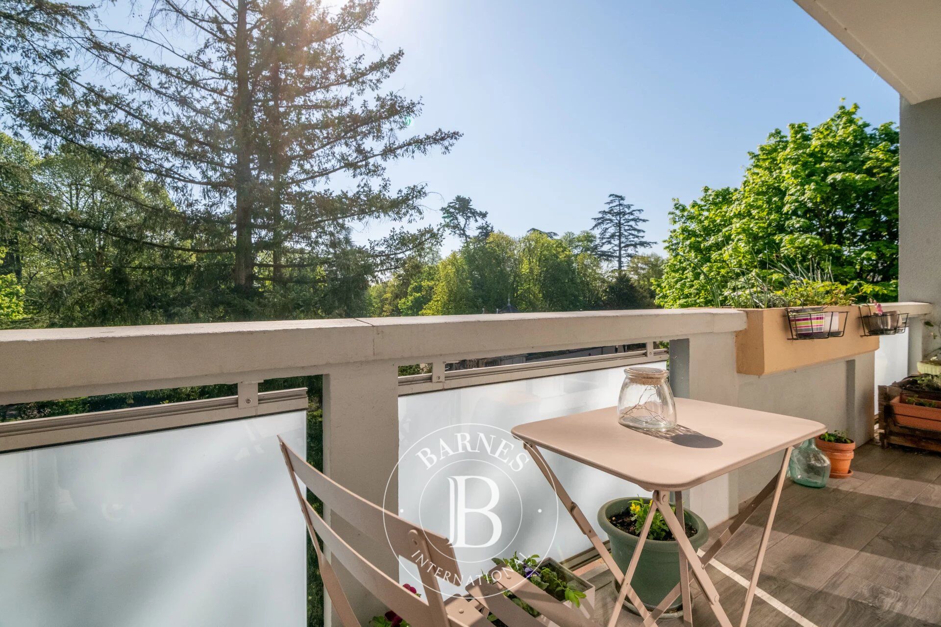 ECULLY - Apartment 189, 68 sqm - 6 bedrooms - Swimming pool -Tennis - Garage - picture 1