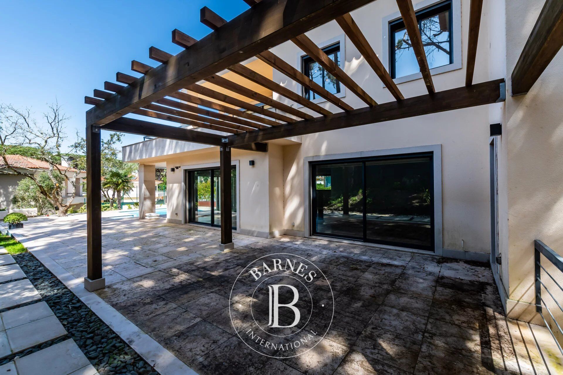 Jardín y piscina - picture 2