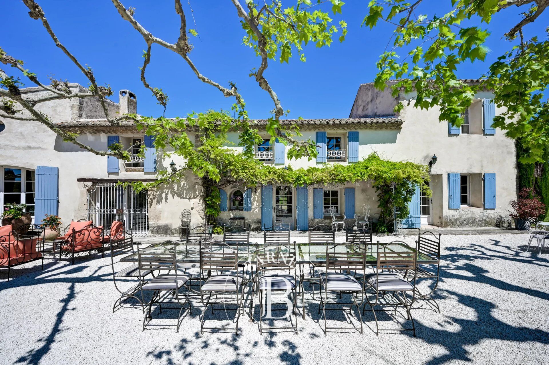 Entre Aix-en-Provence, Lourmarin et Avignon – Authentique mas provençal du XVIIIᵉ siècle – 500 m² habitables – Vue sur le Luberon et les Alpilles – Terrain de 3 hectares - picture 1