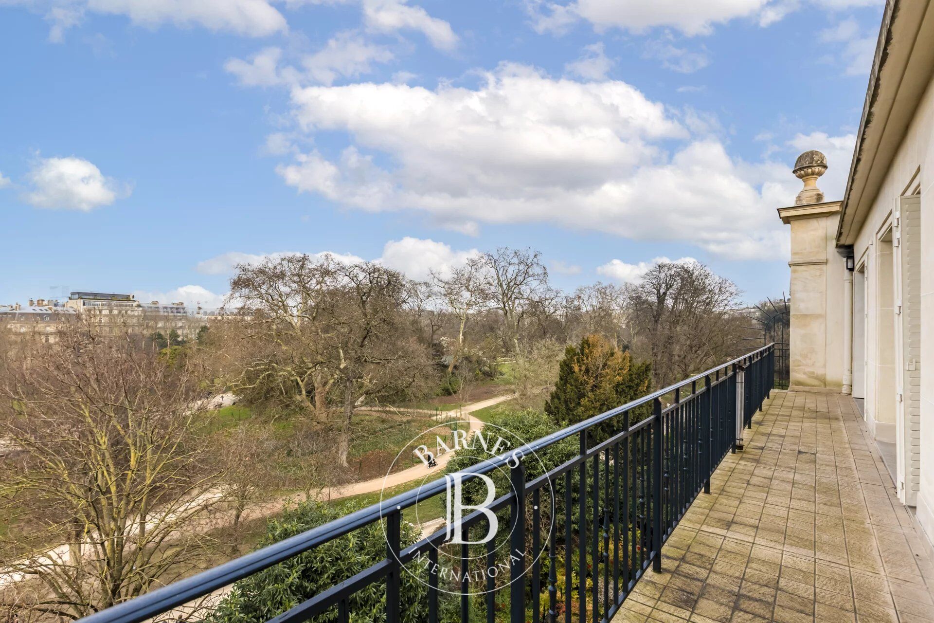 Sole Agent - Paris 8th Parc Monceau - Top floor apartment with terrace and balcony overlooking the park - 3 bedrooms - picture 1