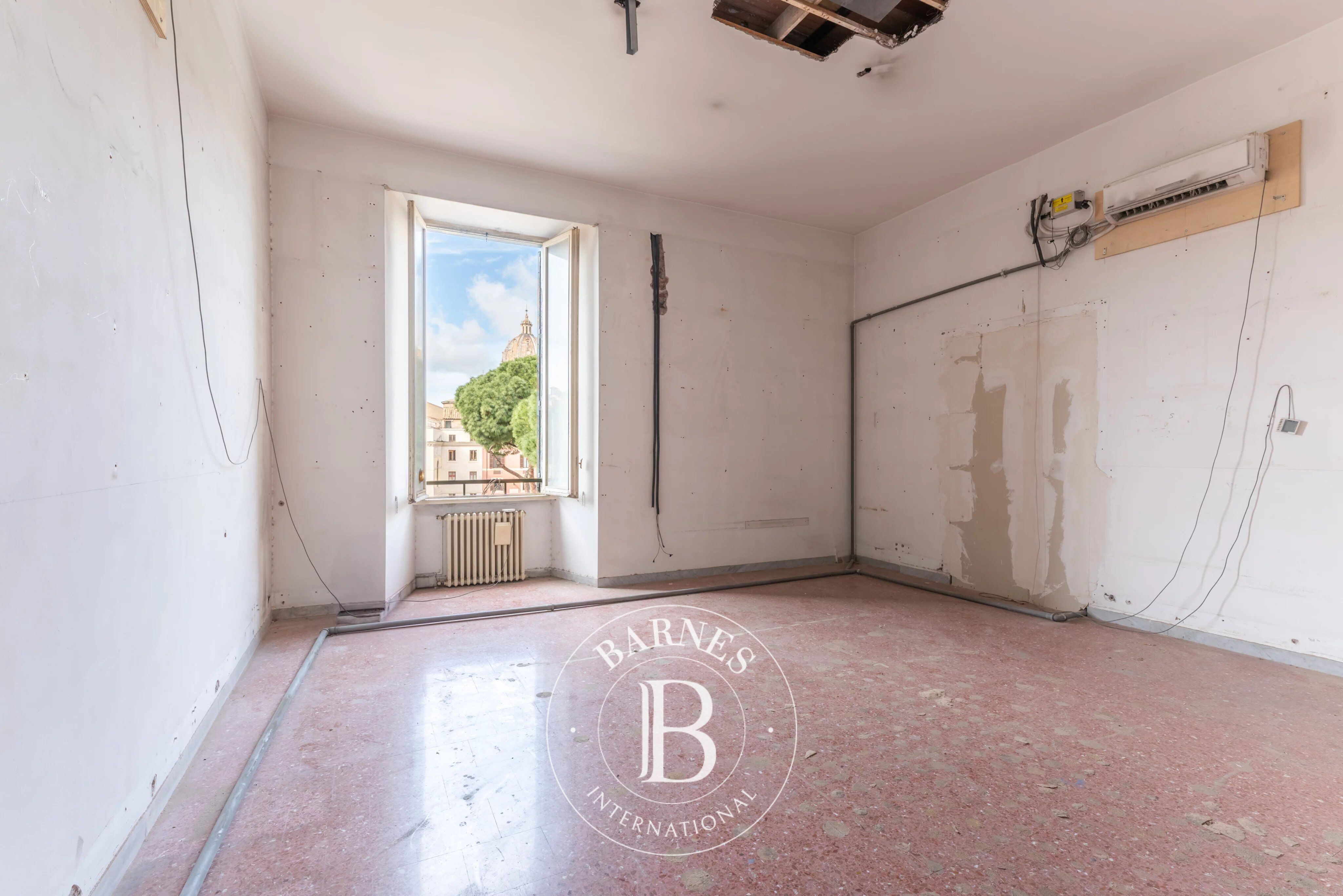 BUREAU DU PALAZZO VITELLESCHI AVEC VUE SUR LES FORI - picture 3