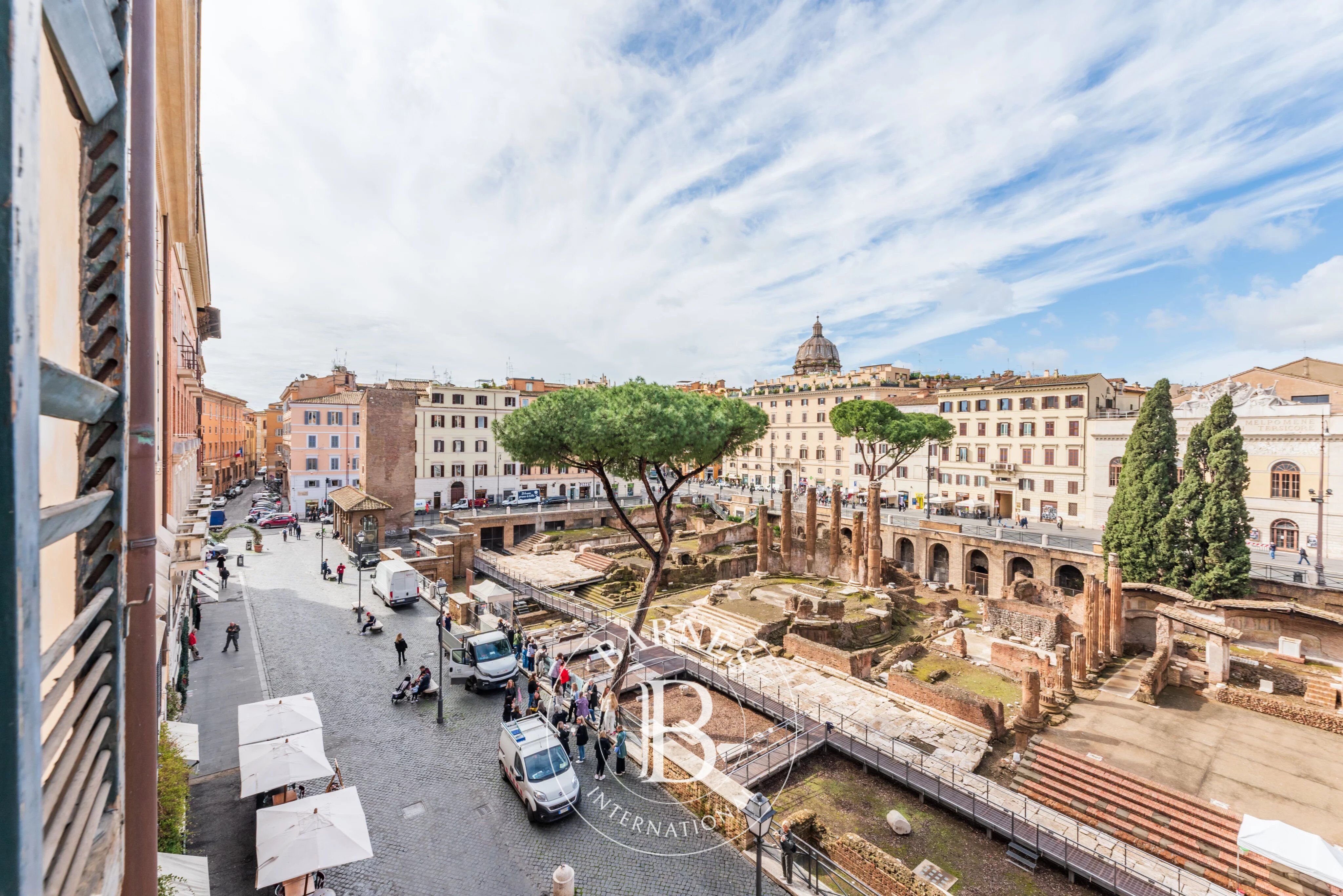 BUREAU DU PALAZZO VITELLESCHI AVEC VUE SUR LES FORI - picture 1