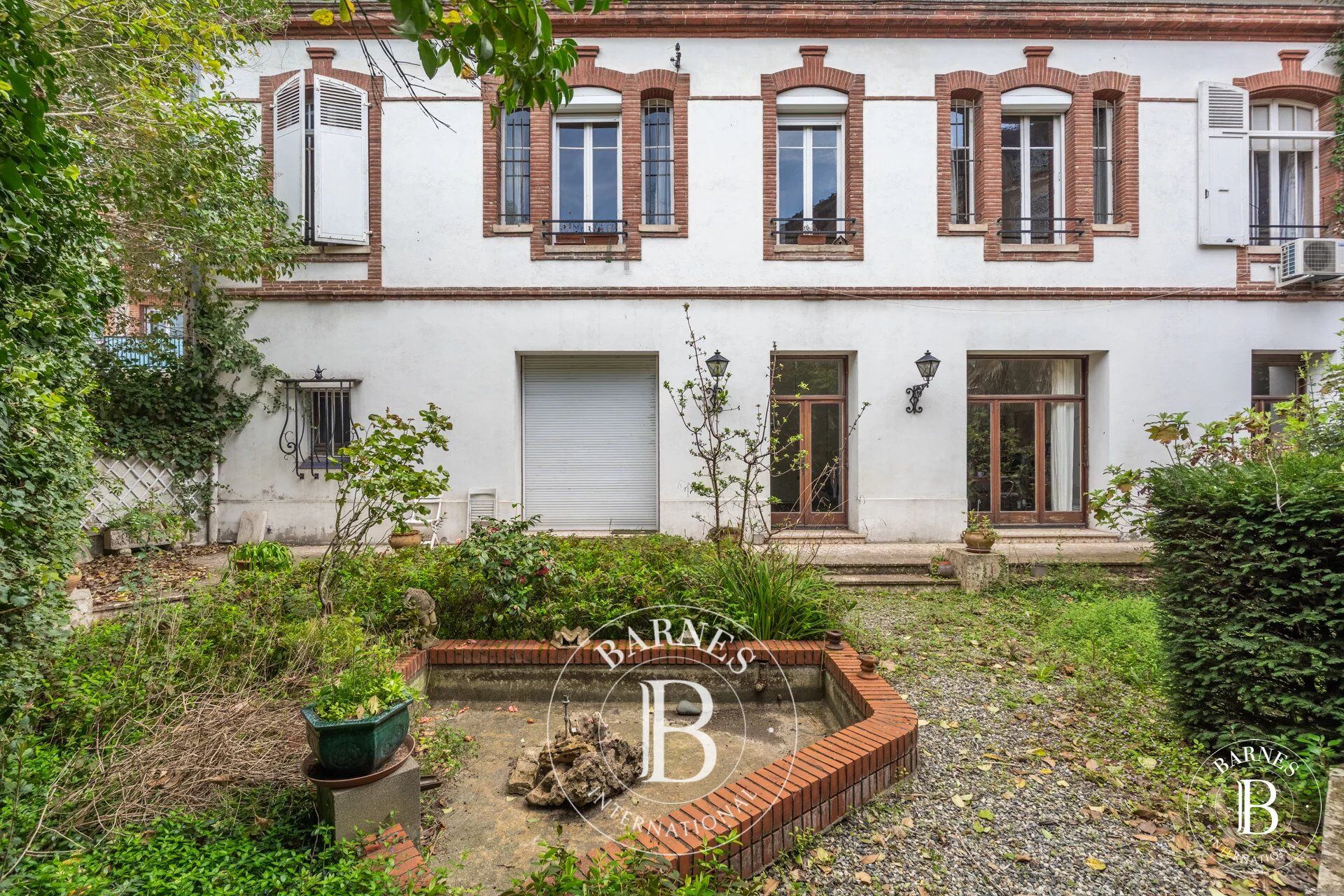 TOULOUSE CARMES, IMMEUBLE DU DÉBUT XXème siècle de 1350 m² au sol, 6 APPARTEMENTS ET BUREAUX, JARDIN - picture 1