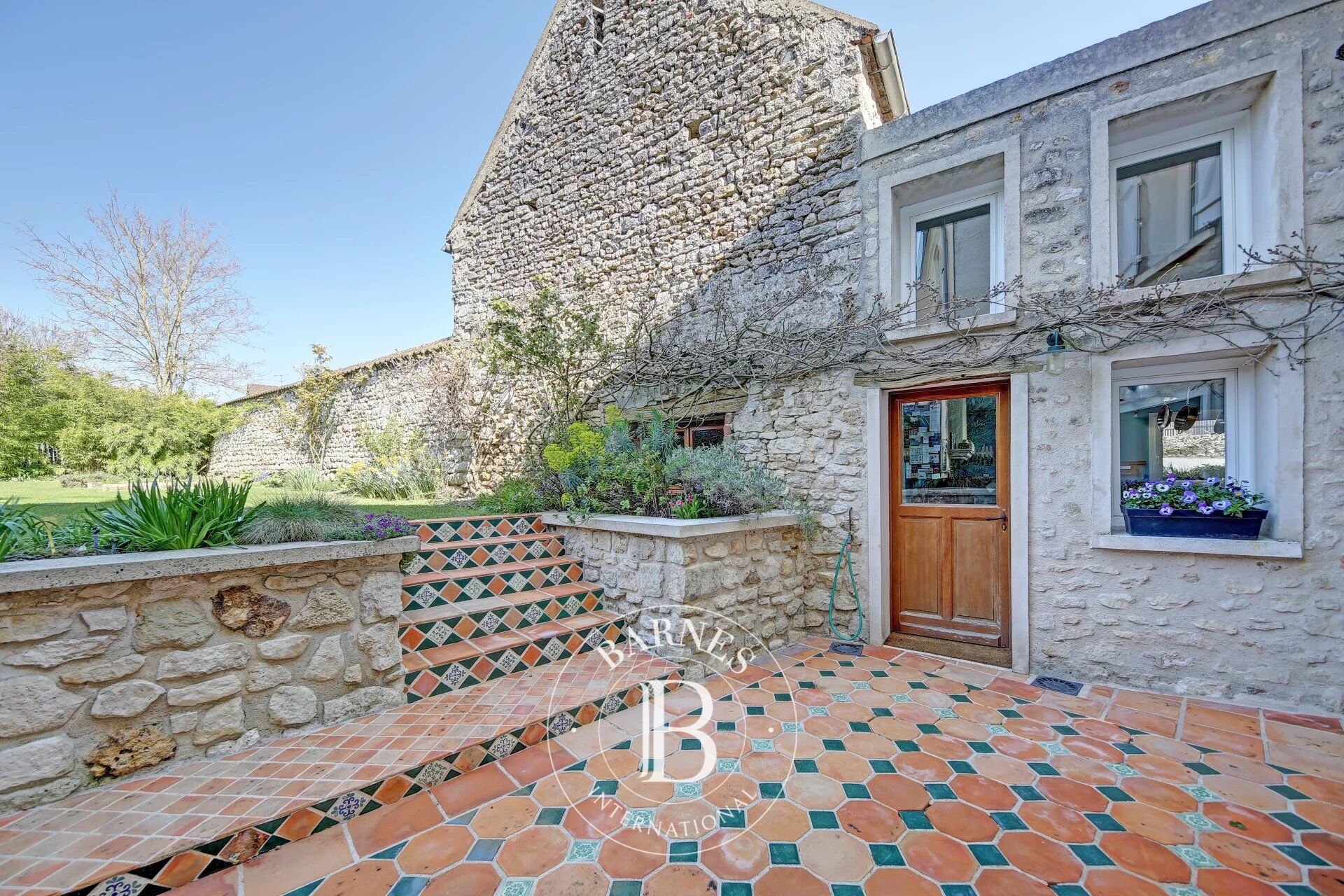 Crespières – Centre village – Maison ancienne – 200 m² – 5 chambres - grange à réhabiliter - picture 1