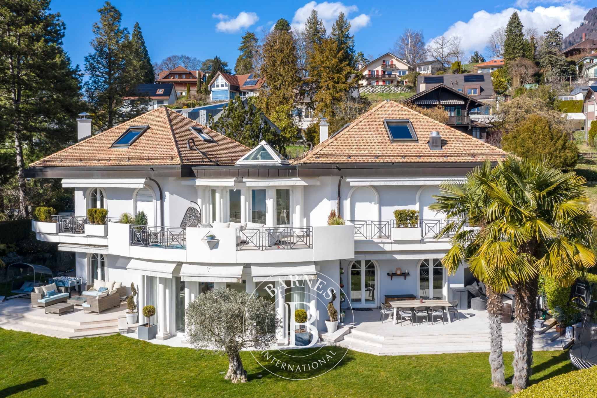 Unique Propriété de 8.5 pièces avec vue panoramique et piscine - picture 1