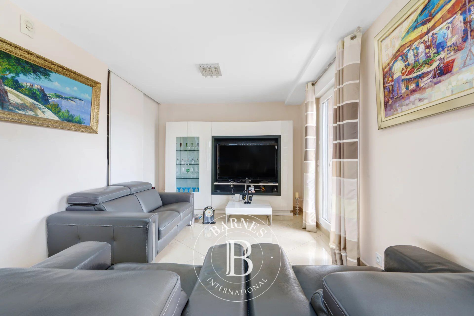 EXCLUSIVITÉ - SAINTE-MAXIME - APPARTEMENT - CENTRE VILLE - 3 CHAMBRES - 2 PARKING - picture 3