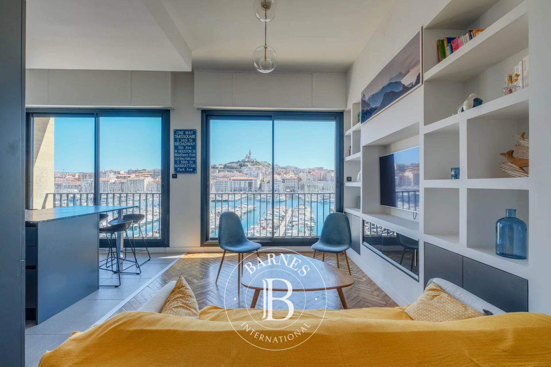 VENTE - MARSEILLE - 13002 - VIEUX-PORT - APPARTEMENT REFAIT À NEUF - IMMEUBLE POUILLON - VUE EXCEPTIONNELLE. - picture 3