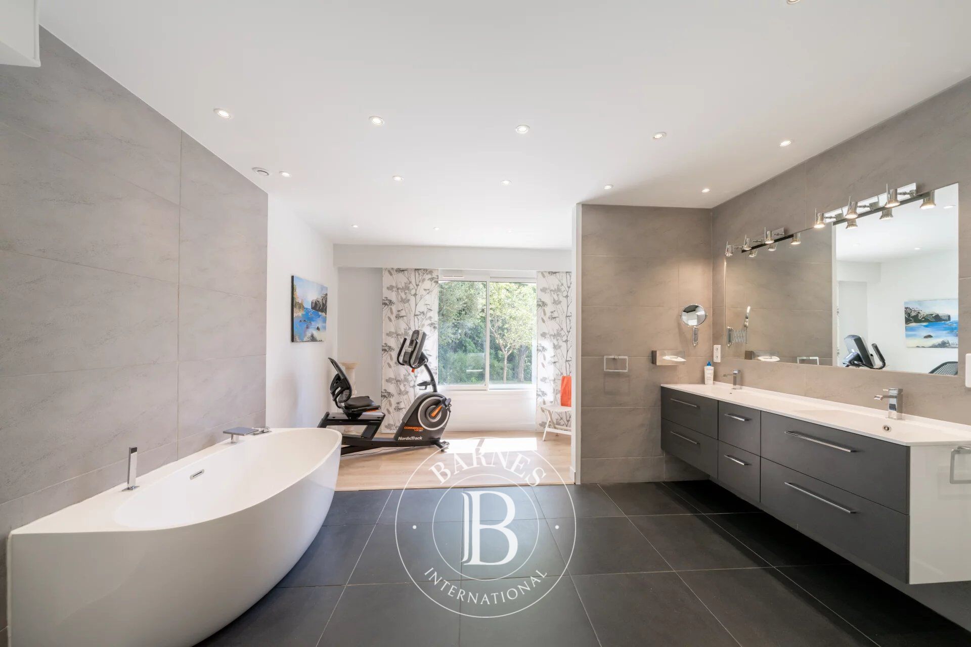 Ev Mougins - picture 12