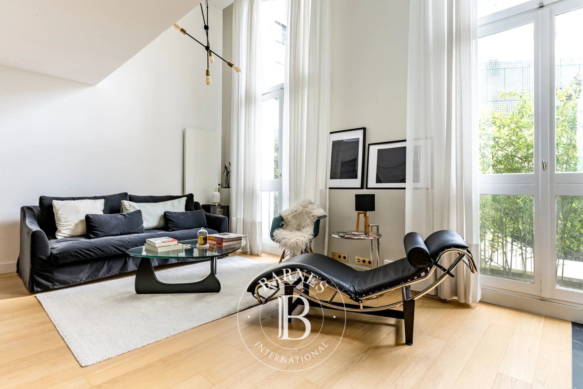 Paris 16 – Arc de Triomphe – 1-Bedroom Apartment – Prestigious Building - picture 2