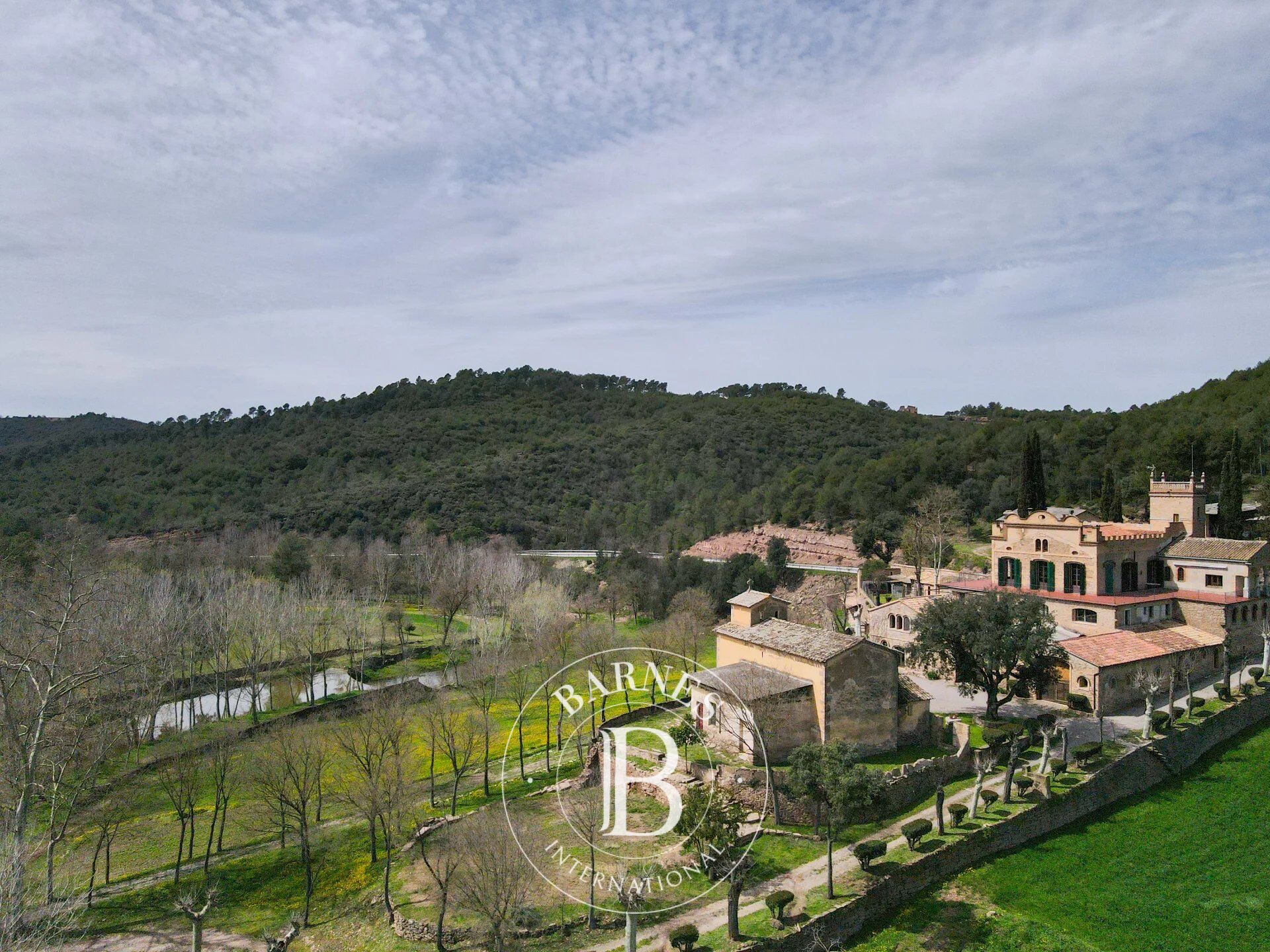 Historic estate with 166 hectares, just one hour from Barcelona - picture 3