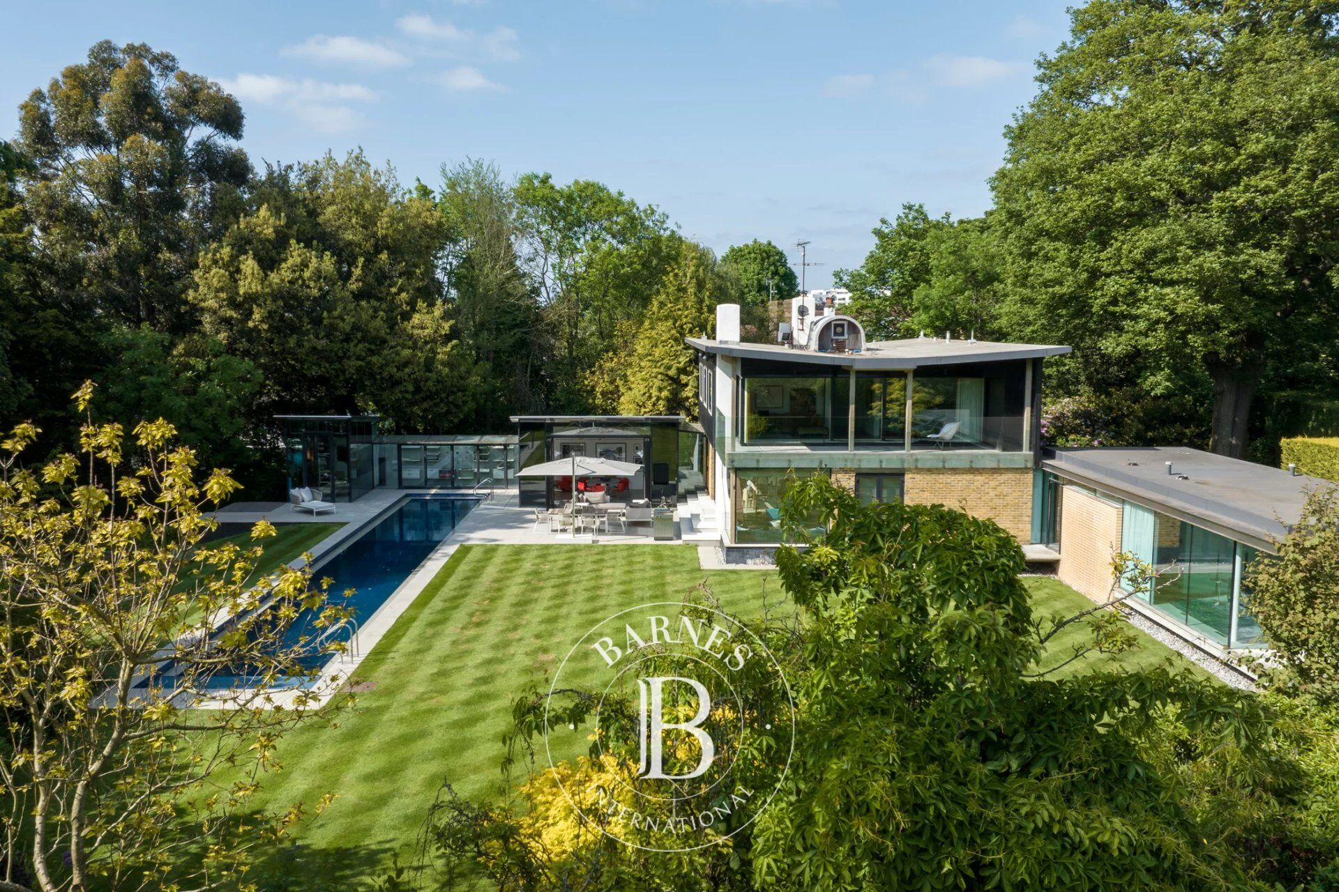 Fitzroy Park, Highgate - picture 2