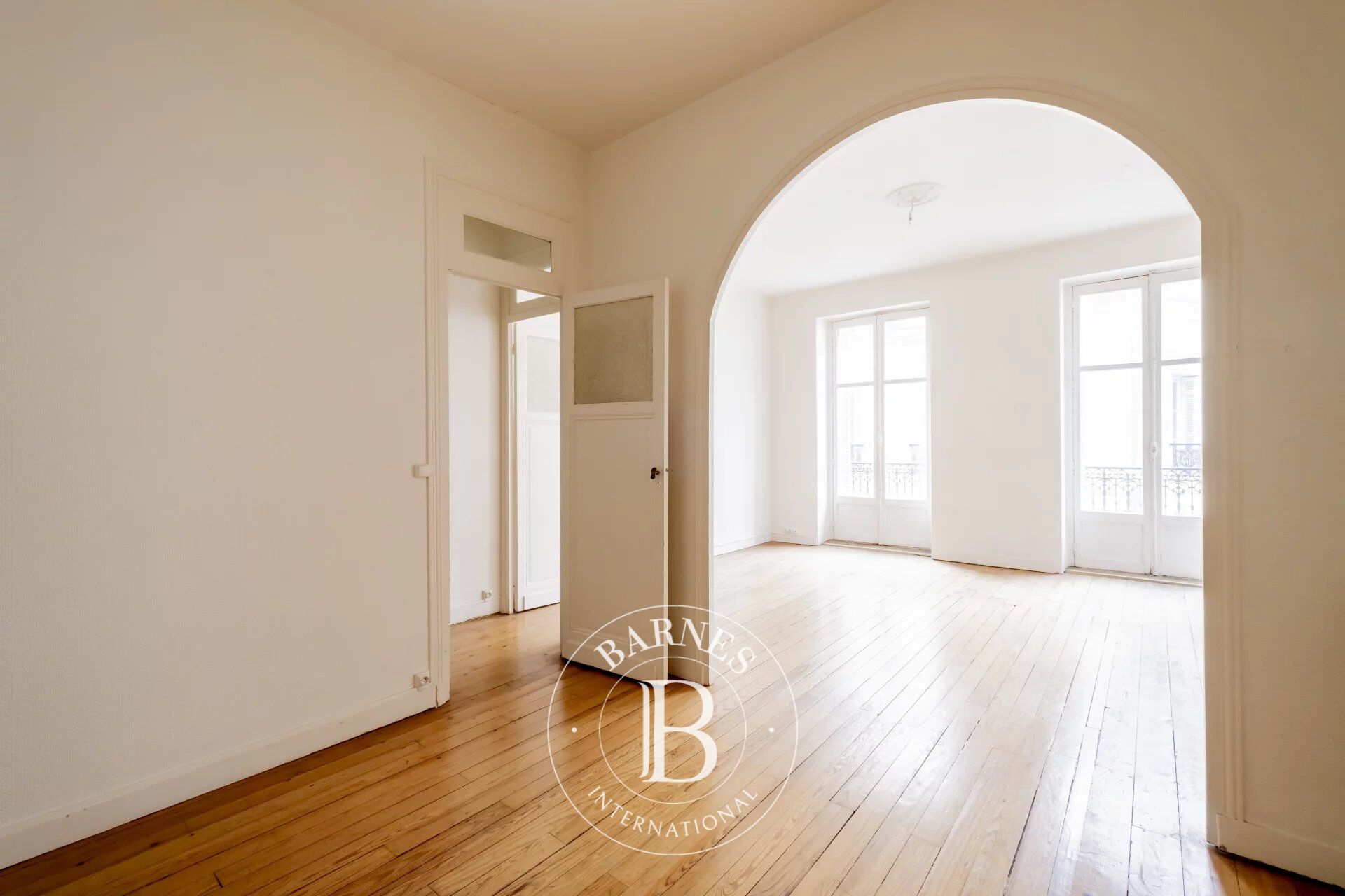 Bordeaux –Triangle d'or area - 86 sqm flat renovation needed - picture 1