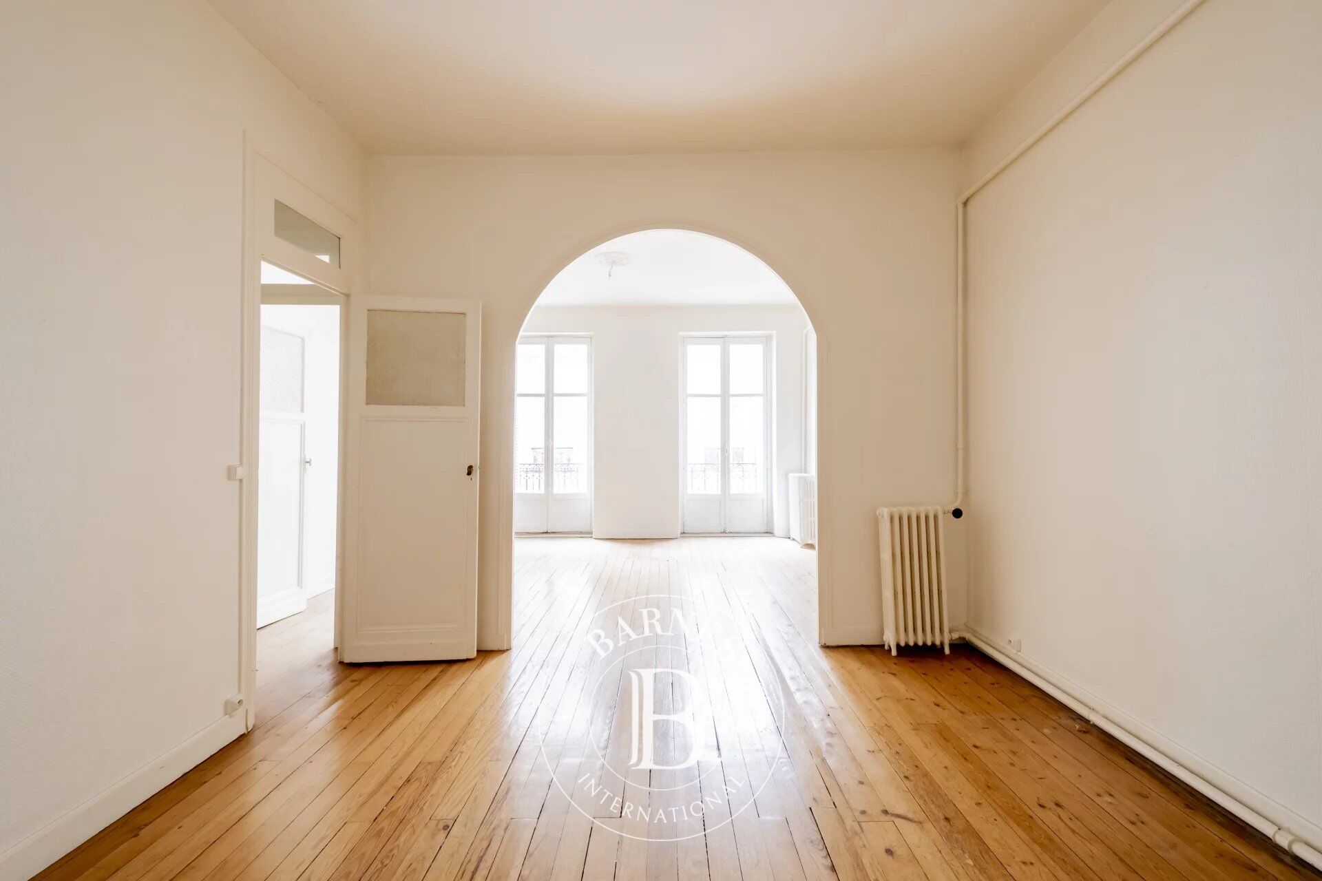 Bordeaux –Triangle d'or area - 86 sqm flat renovation needed - picture 2