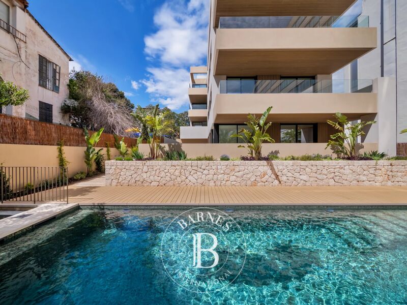 Appartamento Moderno con Doppia Terrazza e Luce Naturale Abbondante