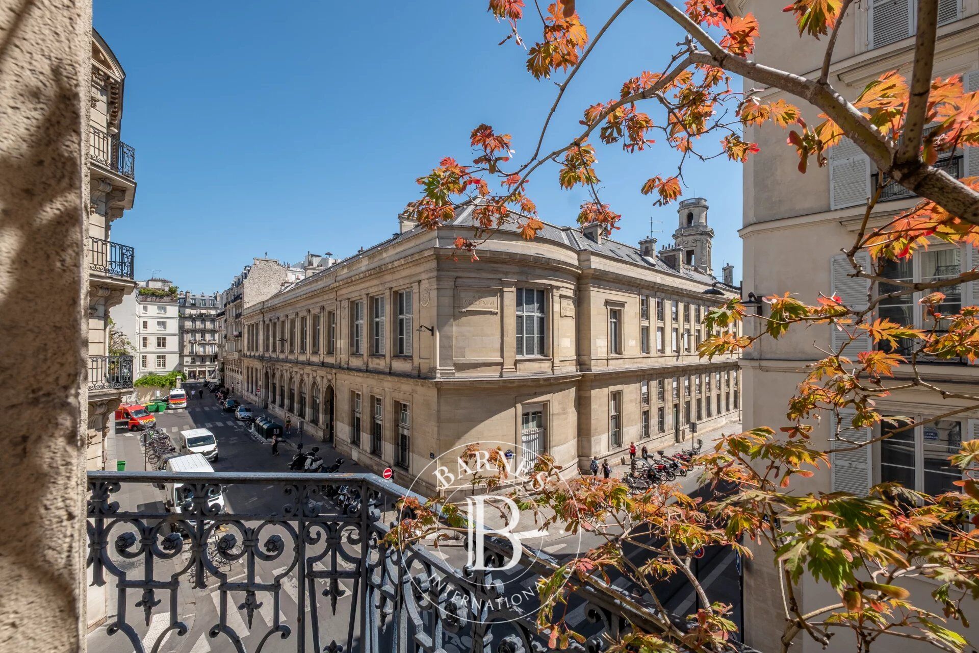 Paris 6 - Saint-Sulpice - 104m² - 2 chambres - Balcon - Vue Tours Saint-Sulpice - picture 1