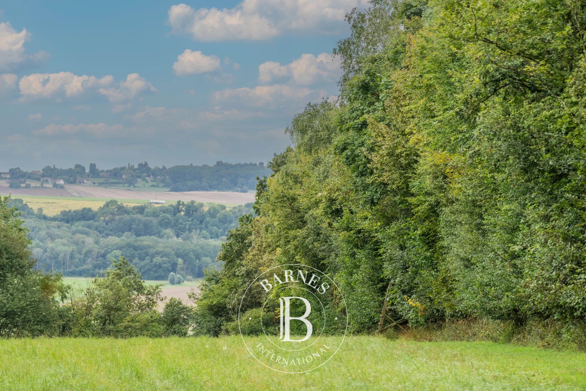 Exceptional residence set in 68 hectares, 1 hour from Paris - picture 1