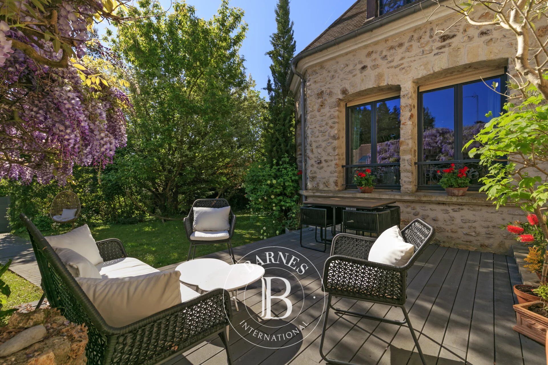 Orgeval - Family home with character - 5 bedrooms - 540m² (5,813 sq ft) plot - picture 2