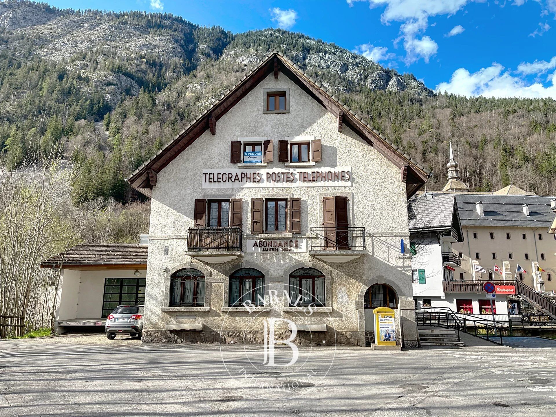 Property Complex in the Heart of Abondance - picture 1