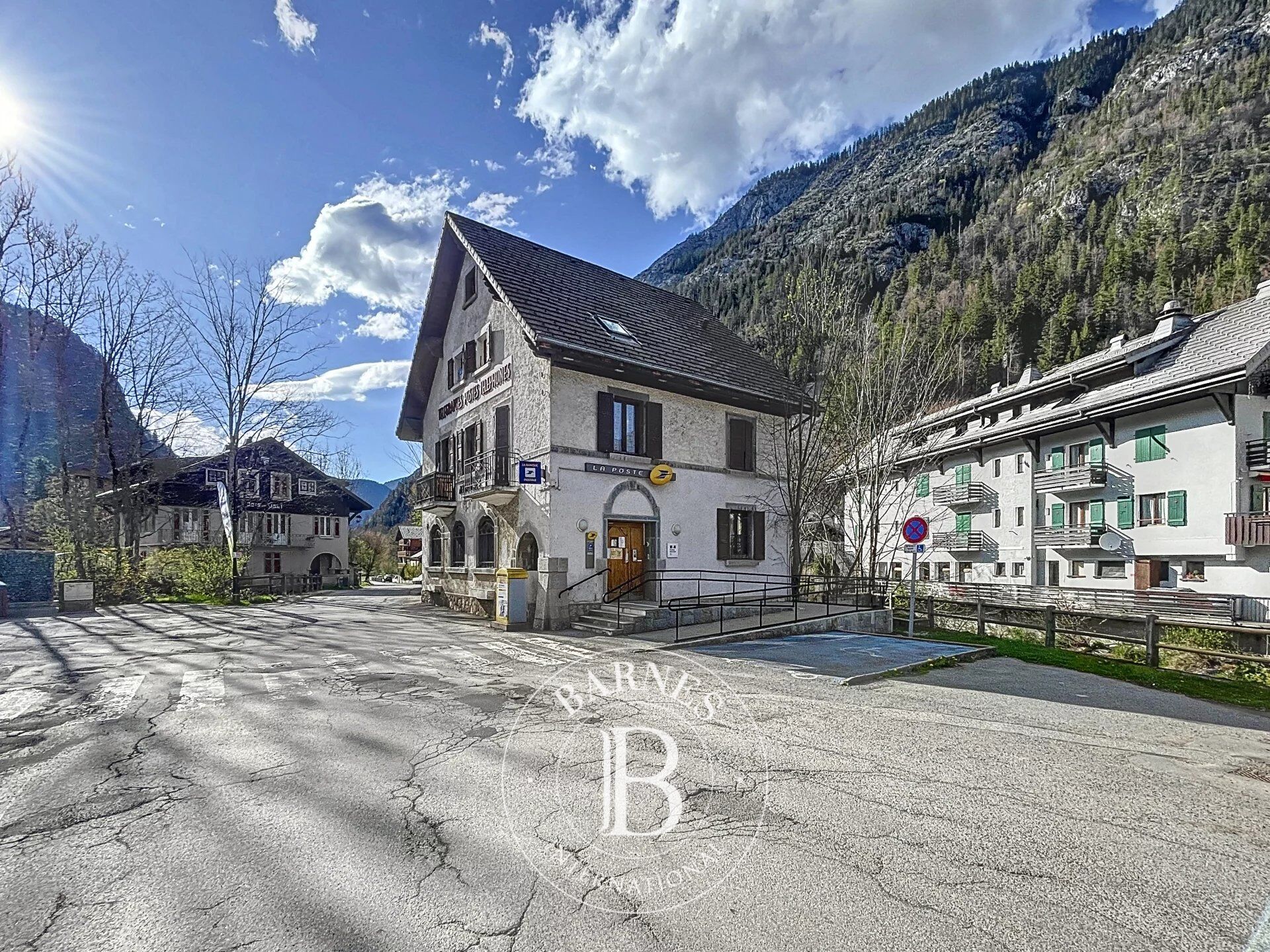 Property Complex in the Heart of Abondance - picture 3