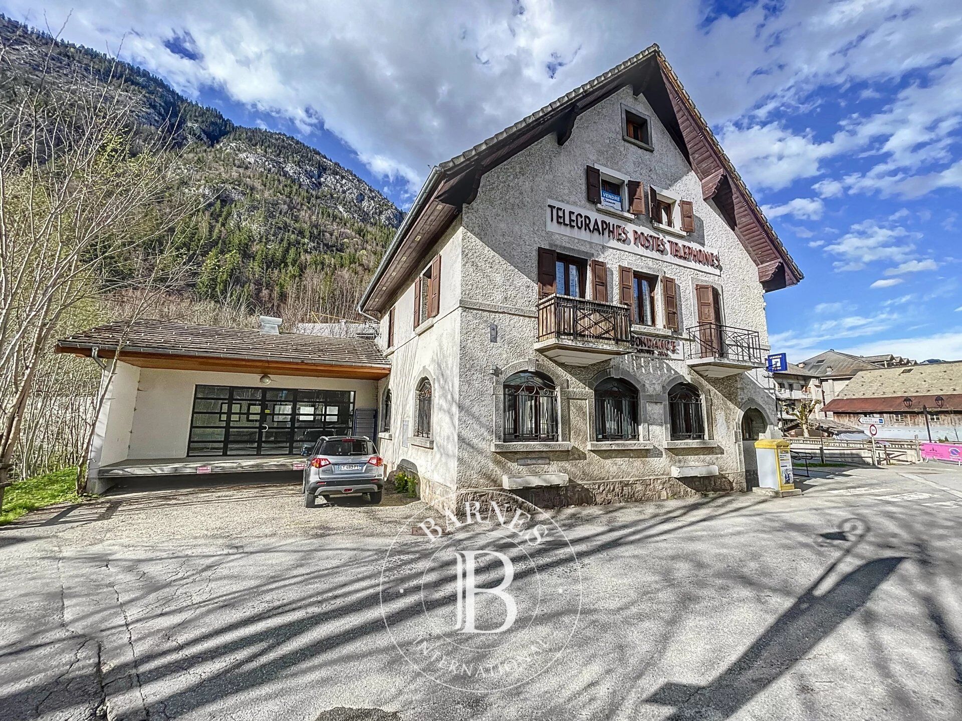 Property Complex in the Heart of Abondance - picture 2