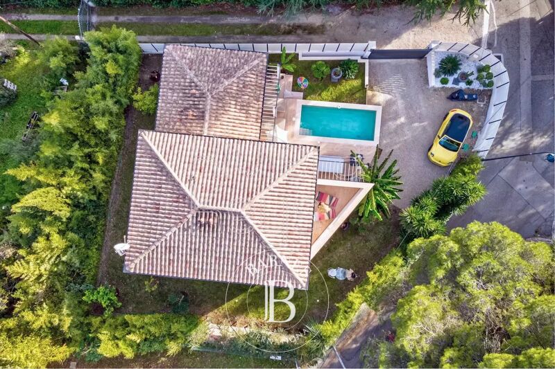 MOUGINS - VILLA NEUVE - AU PIED DU VILLAGE