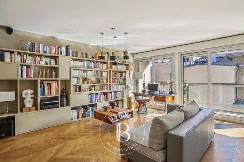 Paris 7 - Cler / Saint Dominique - Duplex - 2 chambres - Balcons terrasses - picture 2