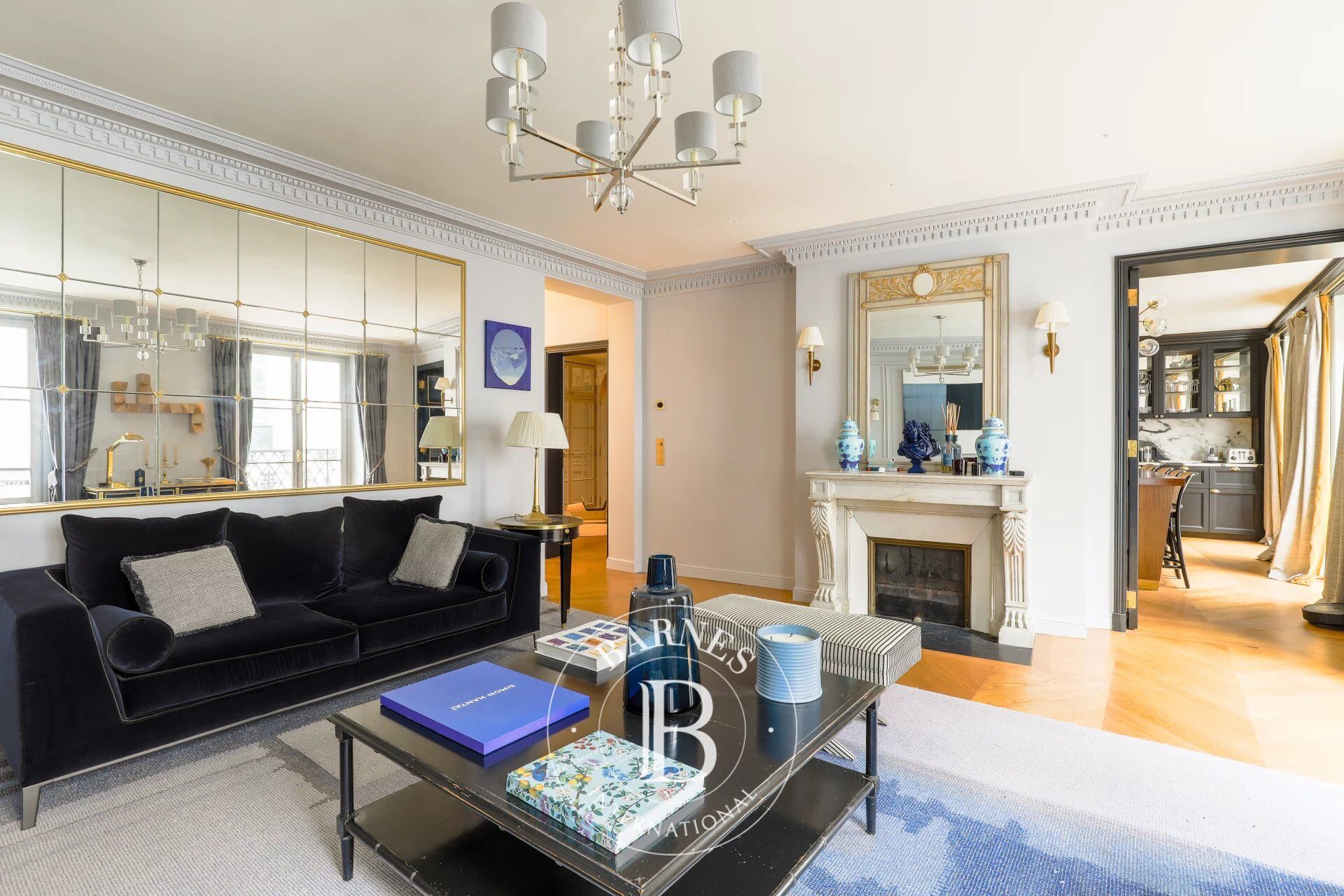 Paris 8è Faubourg Saint Honoré - Luxueux Appartement au 2è étage avec balcon filant exposé Sud-Est- 2 chambres. - picture 3