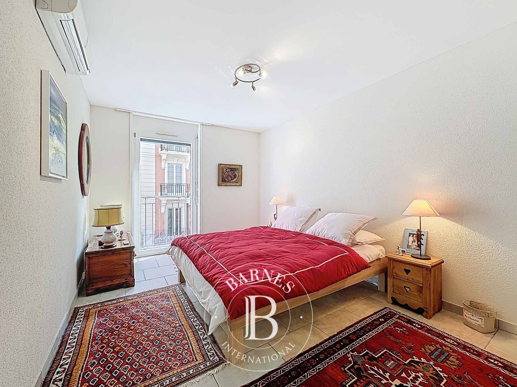 Daire Montreux - picture 10