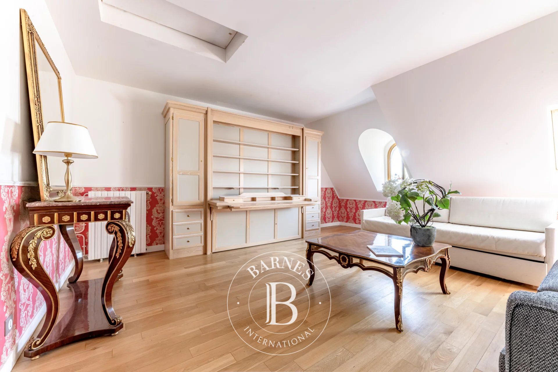 PARIS 8 - Magnifique appartement avec vue Tour Eiffel - picture 3