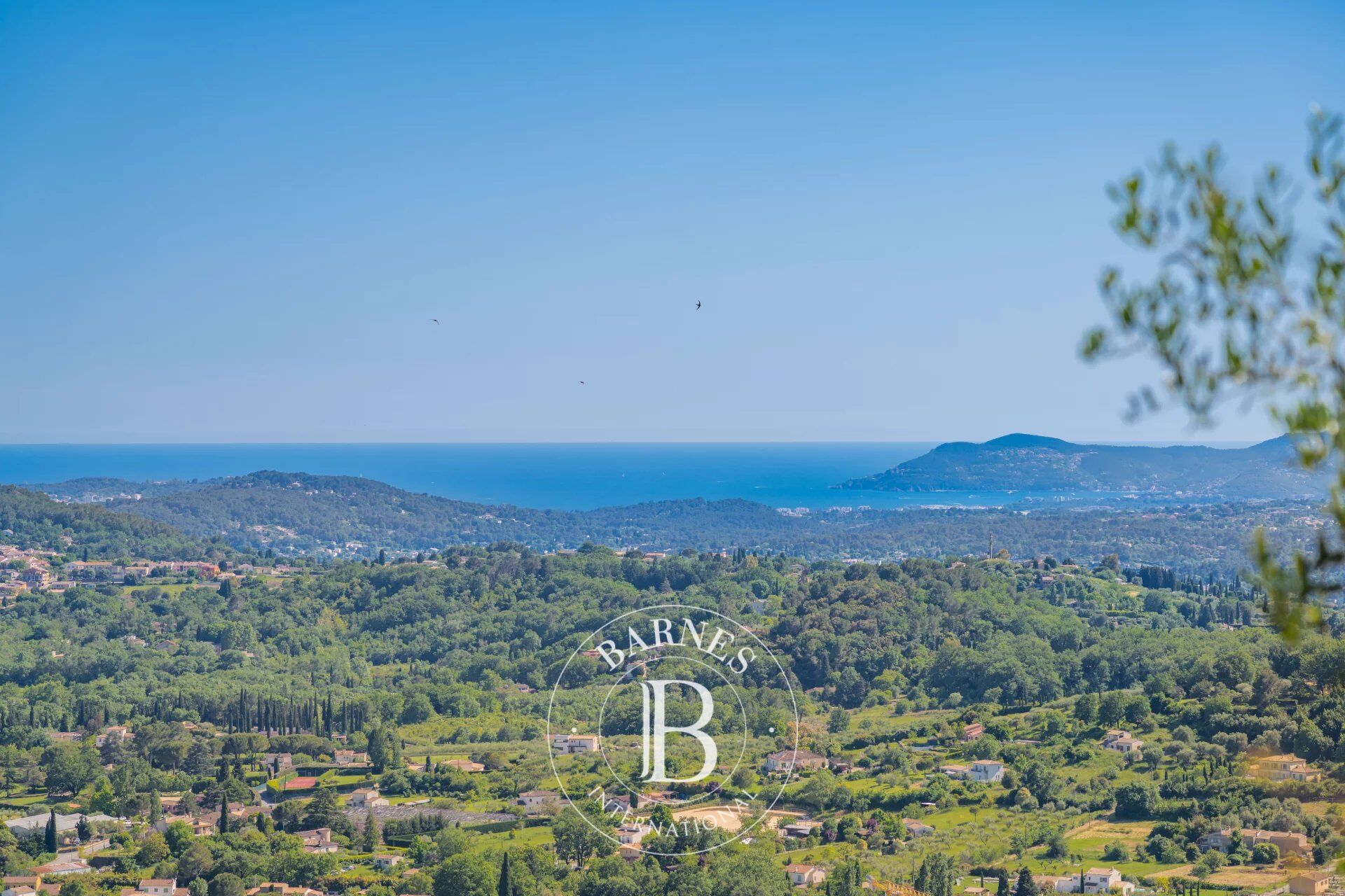 Stunning Property in Châteauneuf-de-Grasse - picture 1