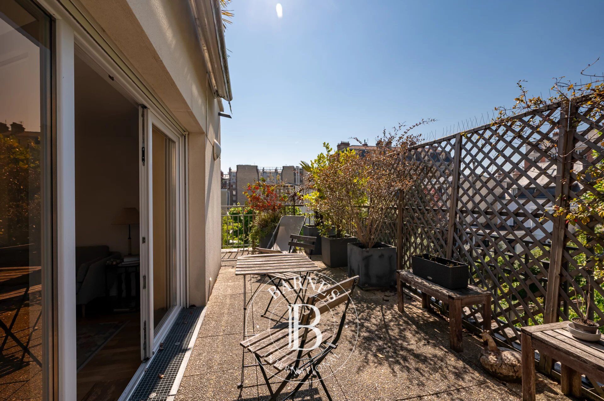 BOIS COLOMBES - 3-BED APARTMENT WITH LARGE TERRACE - picture 1