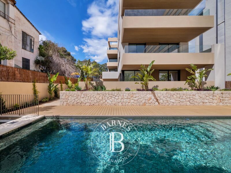 Elegante appartamento al piano terra con giardino privato e accesso diretto alla piscina