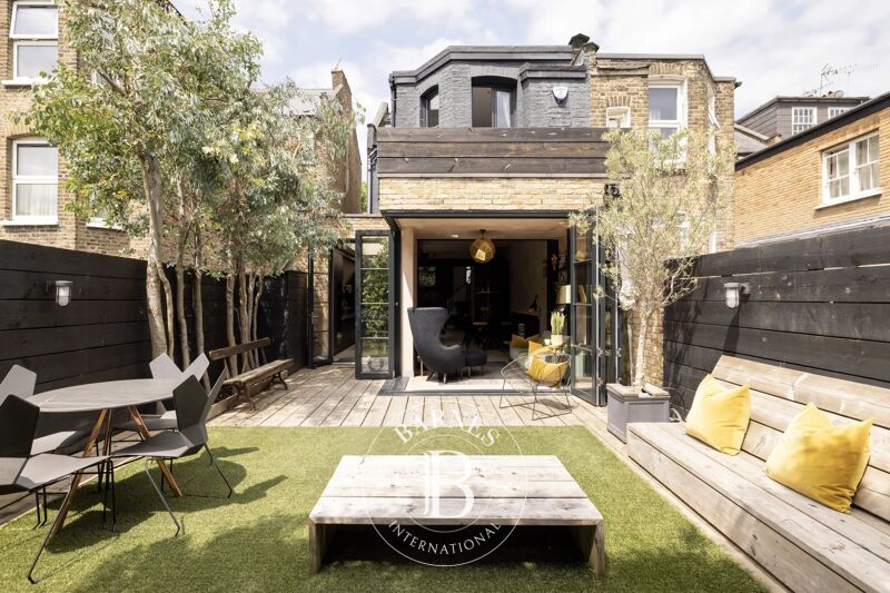 For Rent Townhouse | London - picture 1